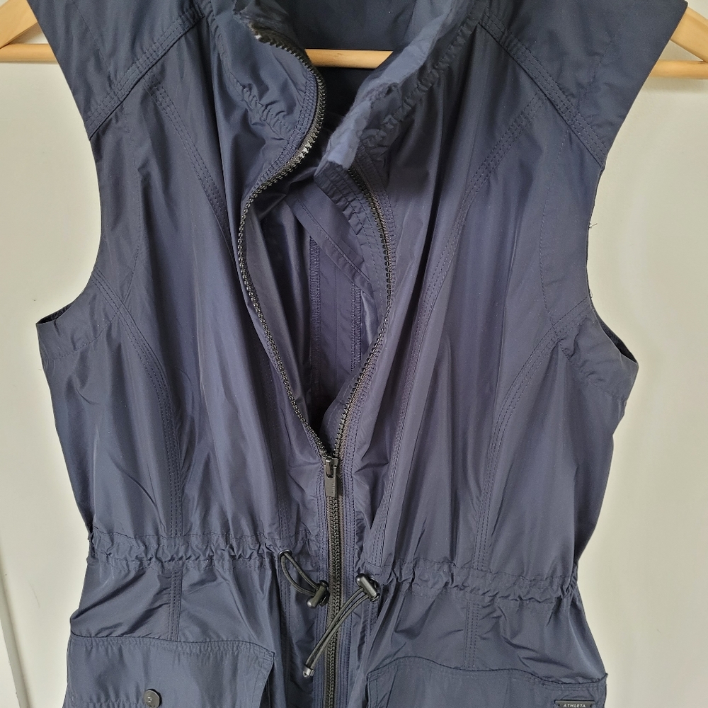 Athleta sleeveless rain vest coat